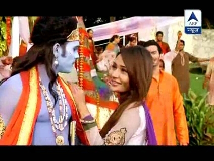 00_01_18 - sara khan17