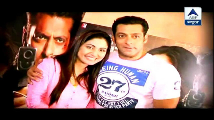 409723_277273669043544_820185770_n - Hina Khan