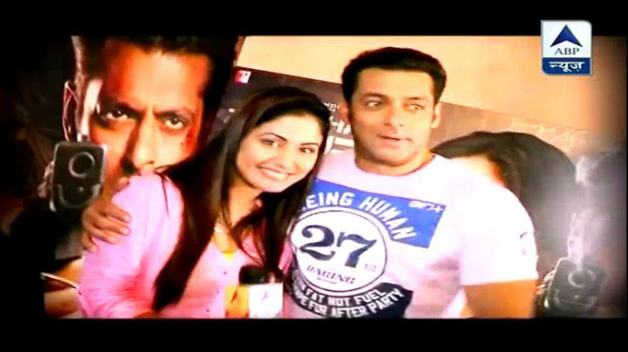 431071_277273015710276_768240624_n - Hina Khan