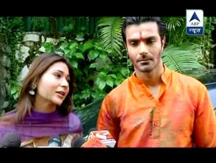 00_01_37 - sara khan17