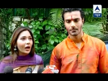 00_01_38 - sara khan17