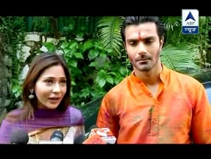 00_01_40 - sara khan17