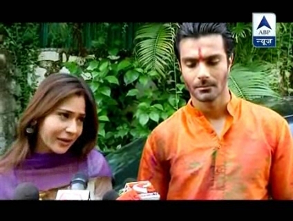 00_01_44 - sara khan17
