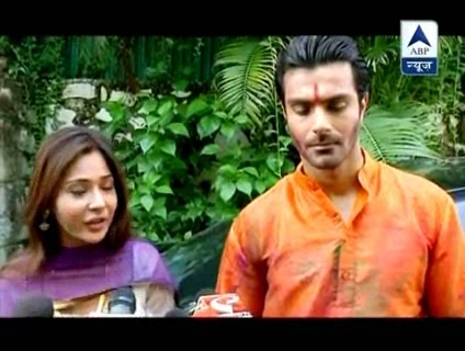 00_01_45 - sara khan17