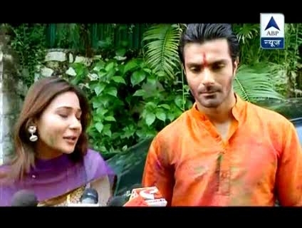 00_01_48 - sara khan17