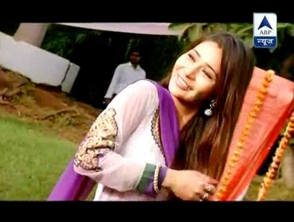 00_01_50 - sara khan17