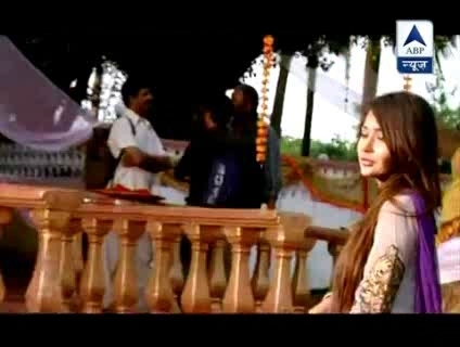 00_01_59 - sara khan17