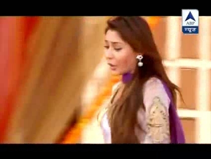 00_02_12 - sara khan17