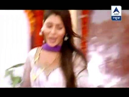 00_02_13 - sara khan17