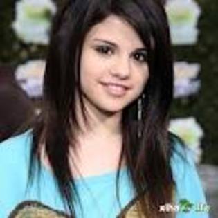 desc%u0103rcare - Selena Gomez