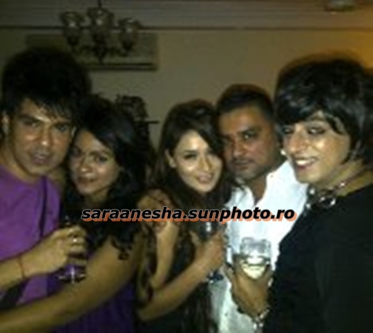 562953_10151940133120615_1200372137_a - sara khan17