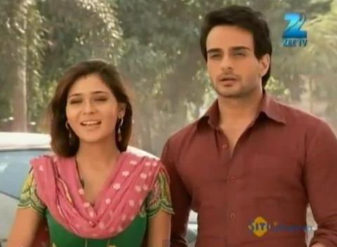 558357_341379115953026_887956371_n - sara khan17