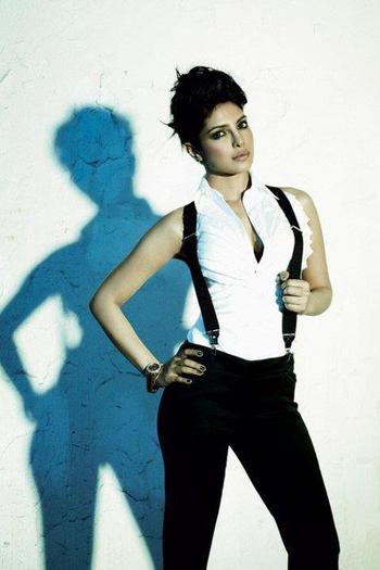 405470_268291173232523_2097435544_n - 0 Priyanka Chopra