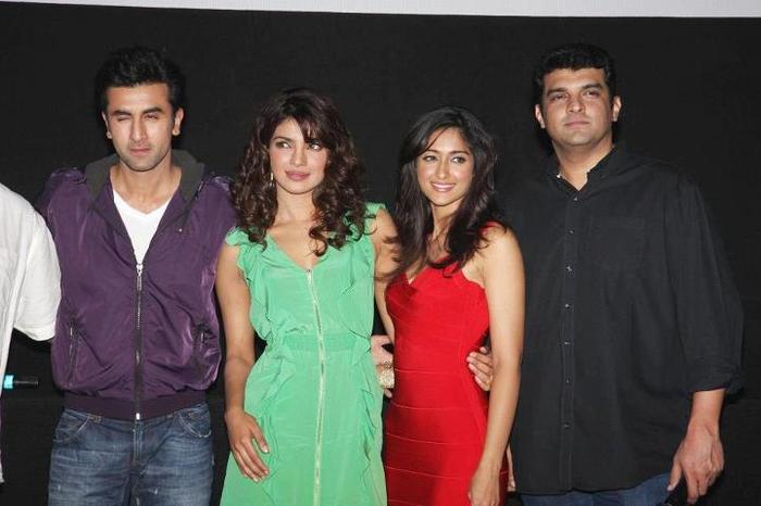 483245_385316081530031_411384409_n - 0 Priyanka Chopra