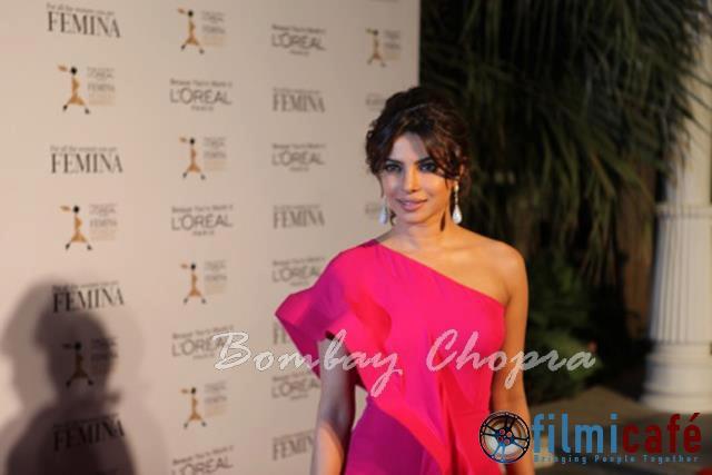 527191_319322294796077_1285346815_n - 0 Priyanka Chopra