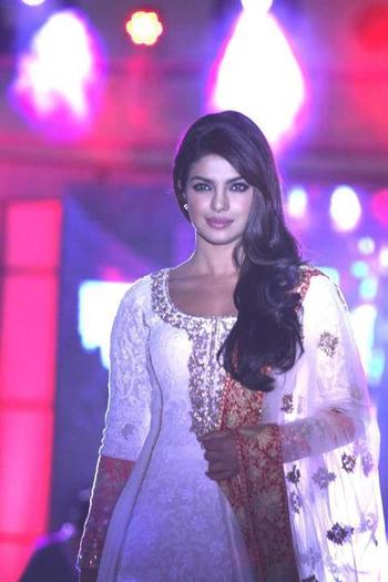 529279_385318794863093_916652440_n