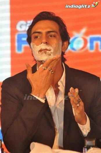 304241_261962257176939_1852216857_n