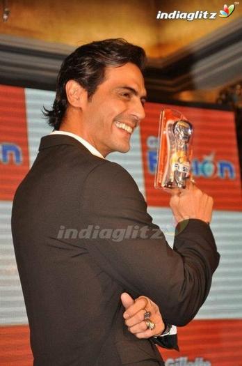 313782_261962290510269_412892569_n