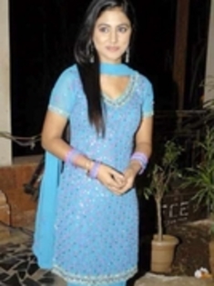 63985398_XEBWUIR3 - HINA KHAN-AKSHARA