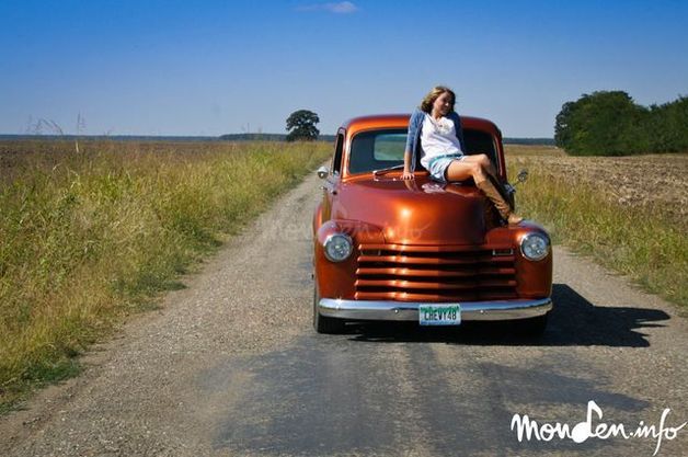 Anya-Beautiful-World-1_tb628