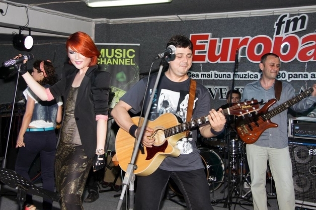 alexandru-ungureanu-in-garajul-europa-fm---live---poze_02_tb628