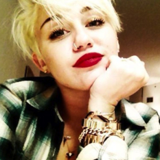 miley-cyrus-bob-haircut-august-2012-twitter