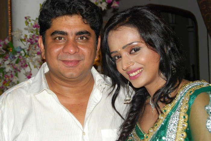 301843_417903738227601_803401272_n