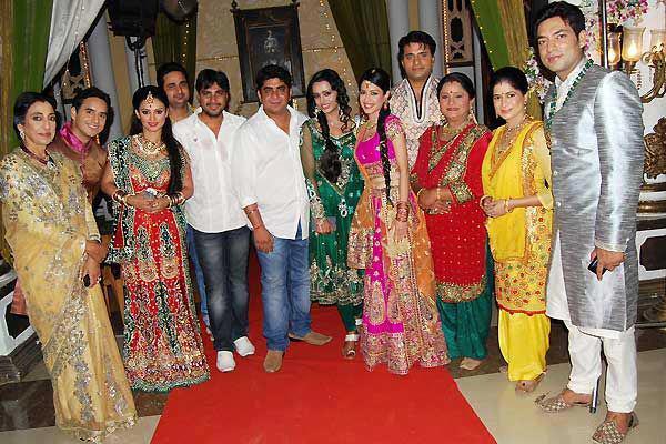 530468_417907131560595_1384172883_n