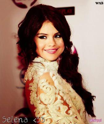 - sasha dar nu ma uitam la tine pentru ca-mi place cum canti..