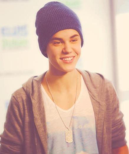 - lume,ea e Sasha, si va canta cu mine o piesa.