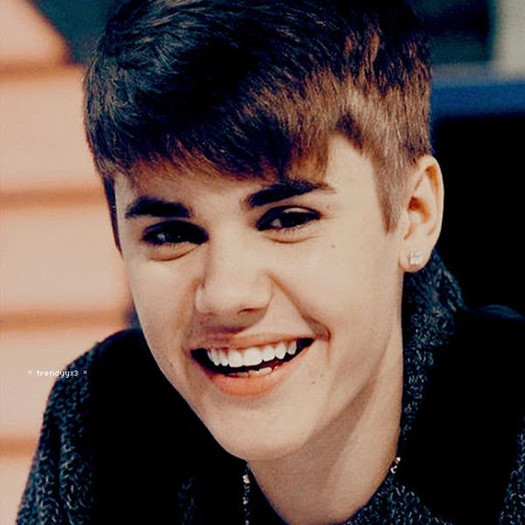 - ti.am zis ca te vei distra. =)))  [catre public] Si cu asta se incheie festivalul `World Magic`. -; multumesc ca ati fost aici pe tot parcursul. noapte buna. ;-h
