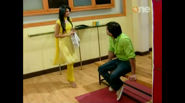 - ishq leta hai