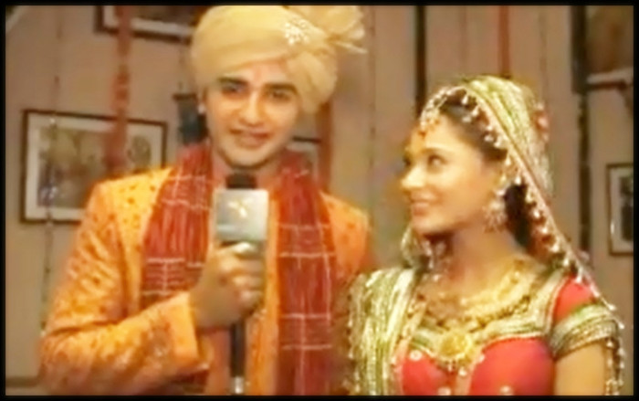 Mona20 - sara khan18