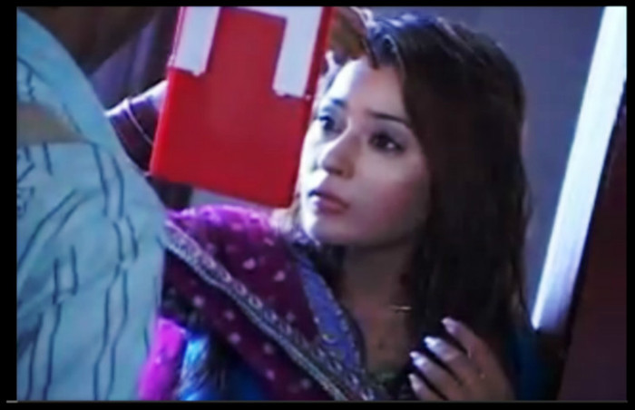 x4 - sara khan18