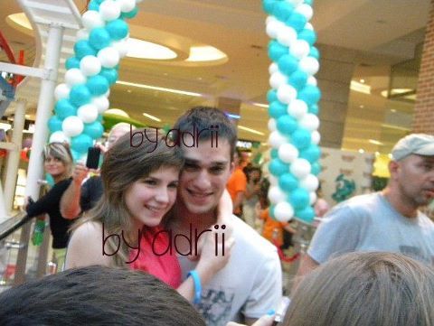 226164_399756836744250_652770504_n