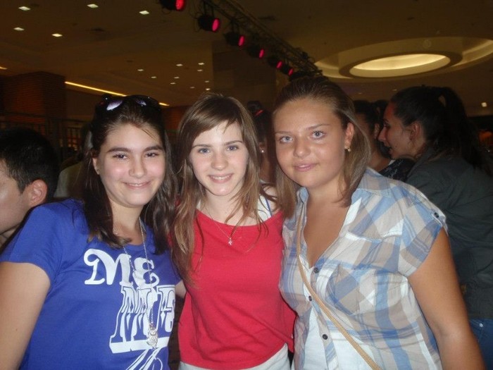 253056_459439647430089_671824940_n