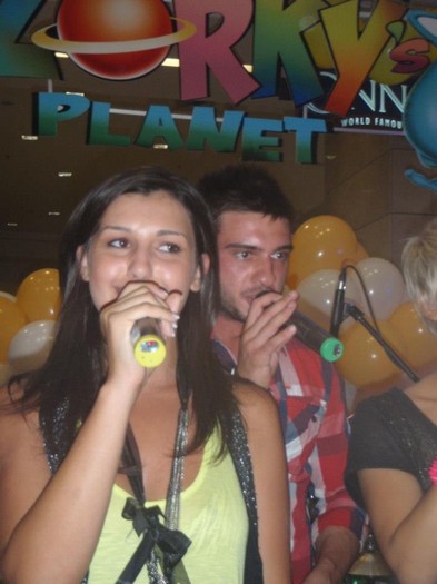 300393_459439144096806_1686370379_n