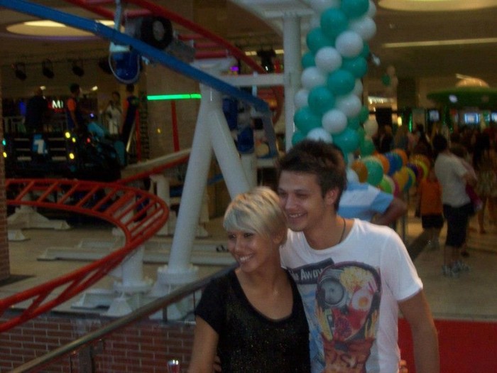 314977_430969260280368_1764276867_n