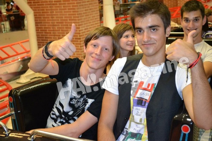 523237_425135480857089_565431110_n