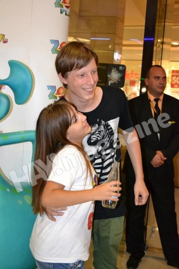 552019_425135730857064_140180032_n