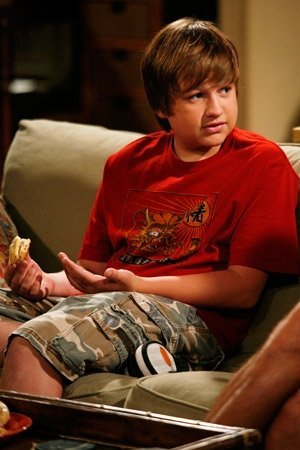 Doi barbati si jumatate