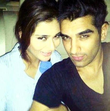 260533_101633026656192_985286463_n - sara khan18