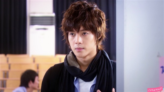 Ma numesc Go Wong Ky.