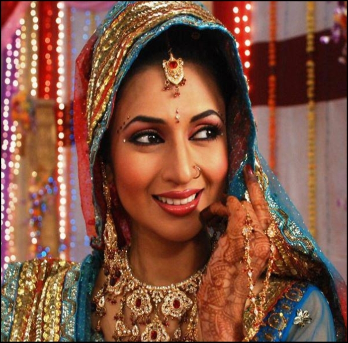 ` Divya (3) - xq -       Divyanka Tripathi - xq