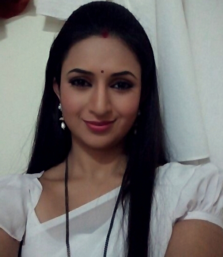 ` Divya (5) - xq -       Divyanka Tripathi - xq