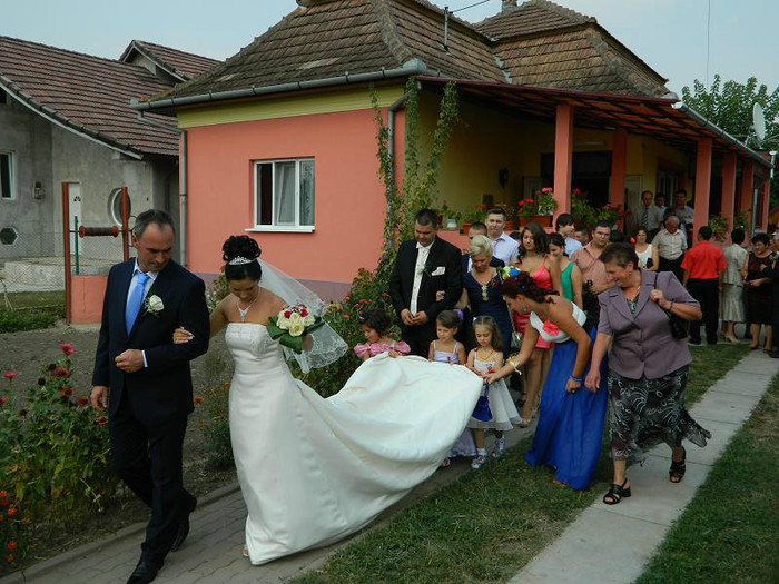 315047_459991040701550_210948671_n - la nunta