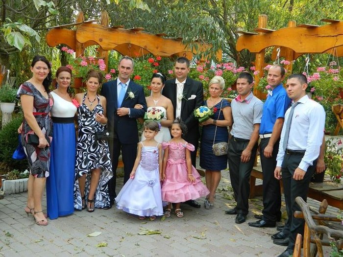 561748_459991777368143_1682414526_n - la nunta