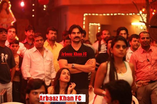 425773_252505878177736_889724570_n - 0 Arbaaz Khan