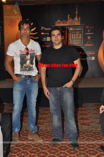428395_305878646173792_1717117894_n - 0 Arbaaz Khan