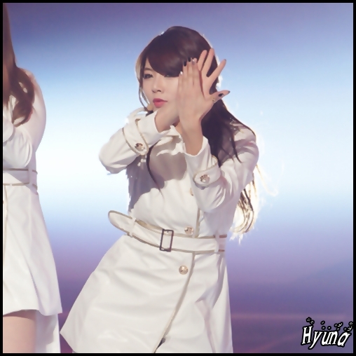 ^.^ [danseaza cu MinH] Oh mirror shine Let me fix my makeup :)) - OoI CLUB IoO
